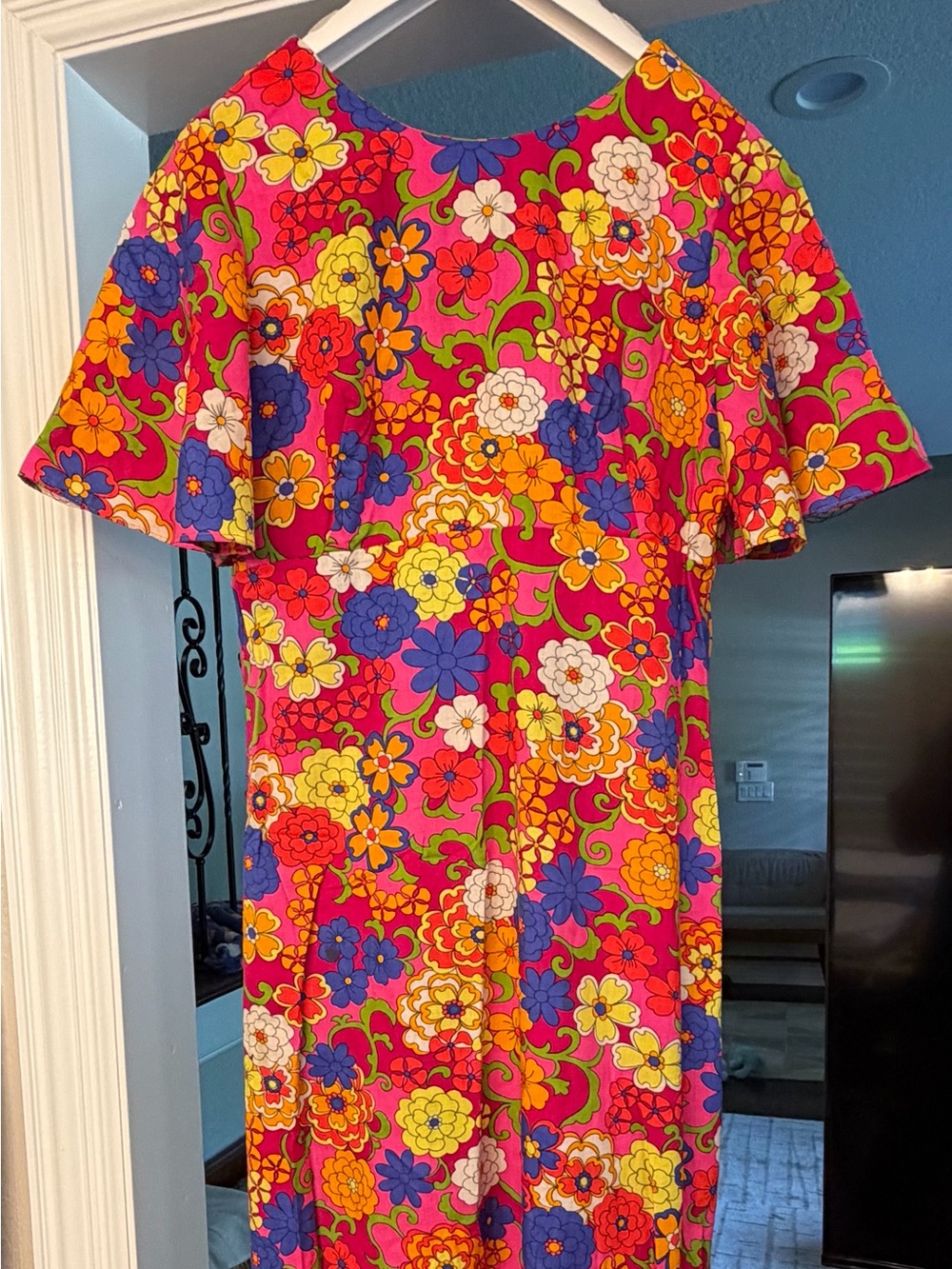 VINTAGE Hawaiian dress Vibrant Floral Maxi Dress in Hot Pink & Multicolor